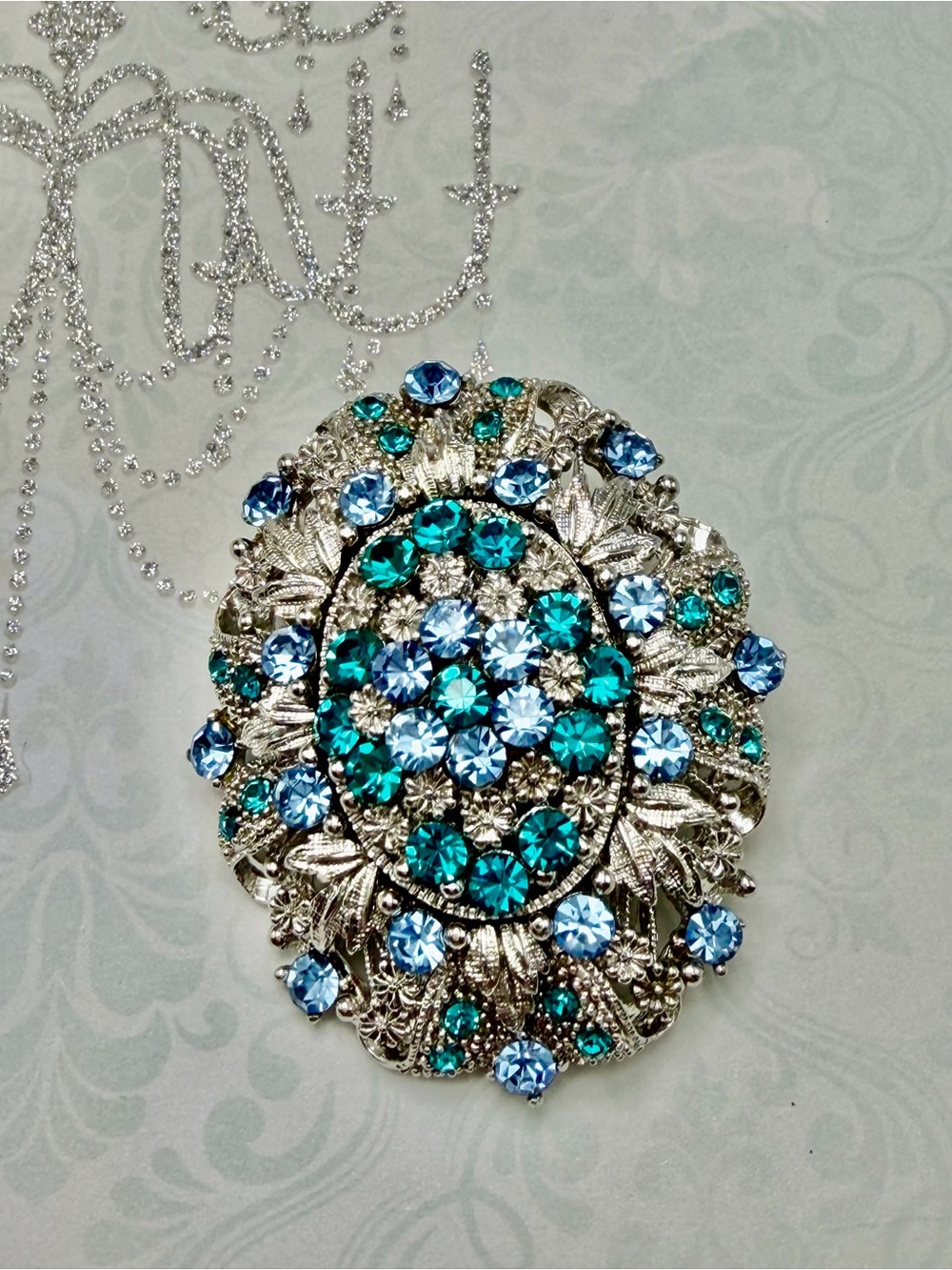 Vintage Oval Glitzy Brooch #cz721